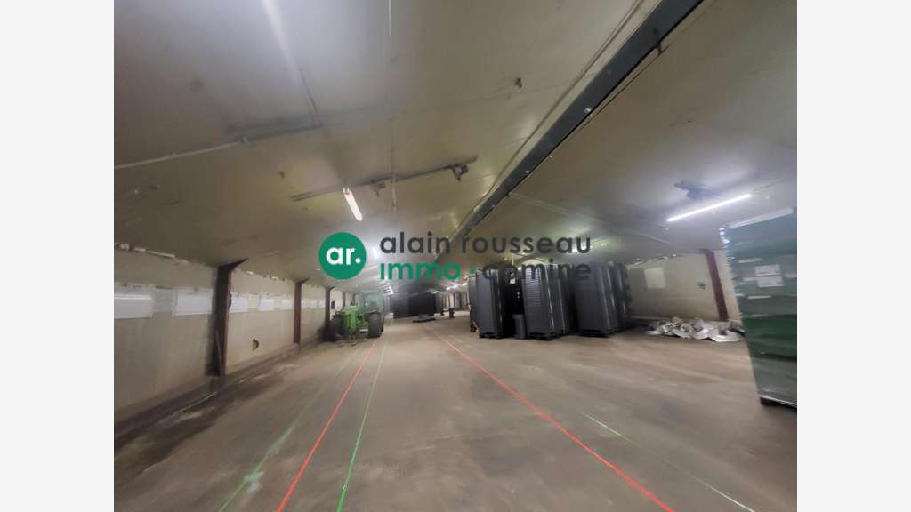 A louer entrepôt de 1 700m² à la Possonnière