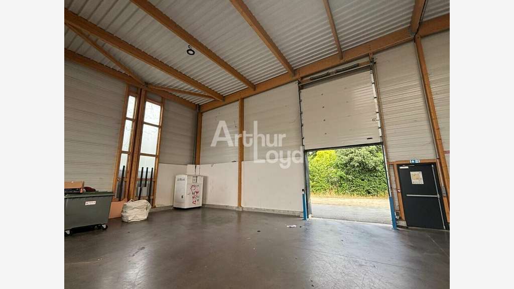 Local d'activité 625m² à louer à La Roche-sur-Yon