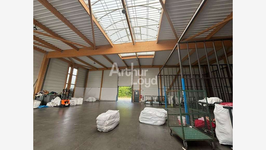 Local d'activité 625m² à louer à La Roche-sur-Yon