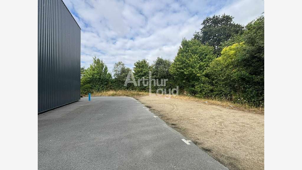 Local d'activité 625m² à louer à La Roche-sur-Yon