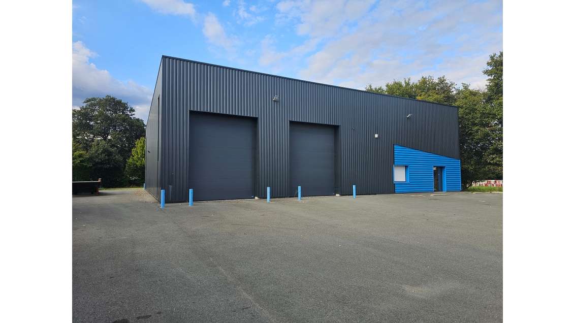 A louer cellule 610m² excellent état La Roche/Yon