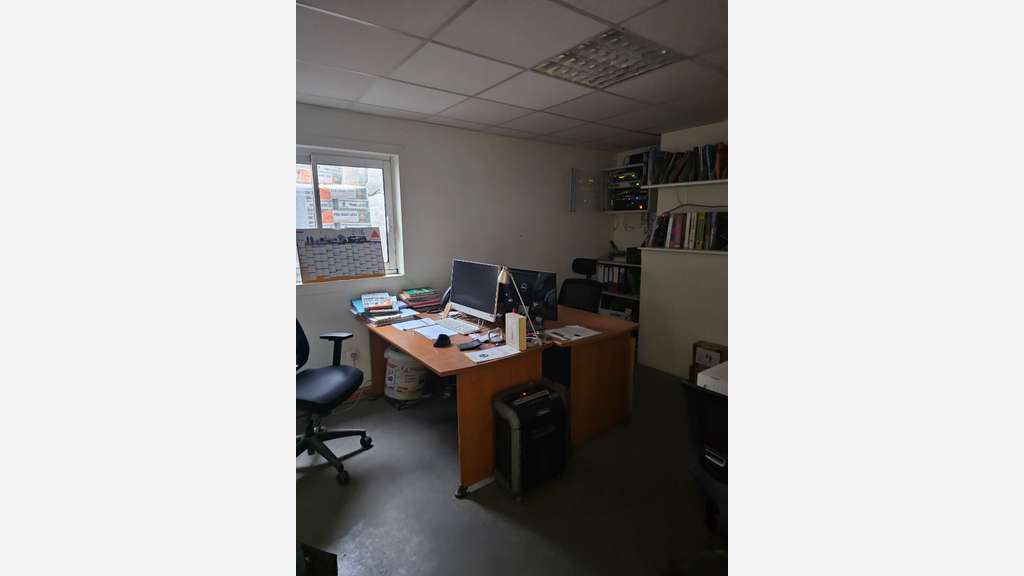 Local d'activité situé en zone d'activité
