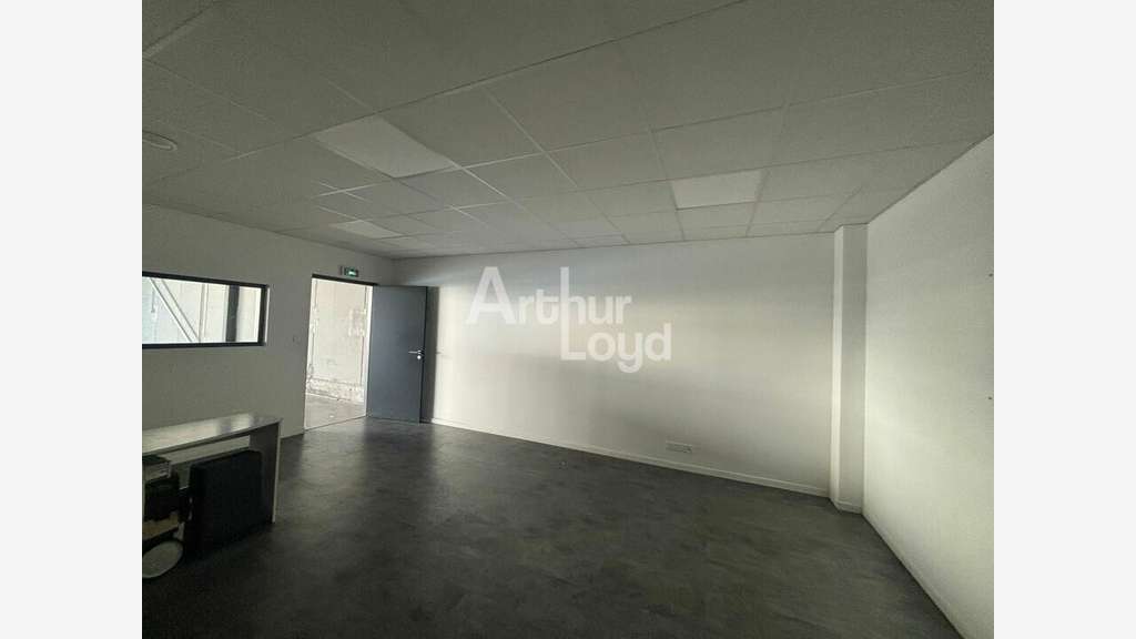 LA ROCHE-SUR-YON - LOCAL D'ACTIVITE à louer