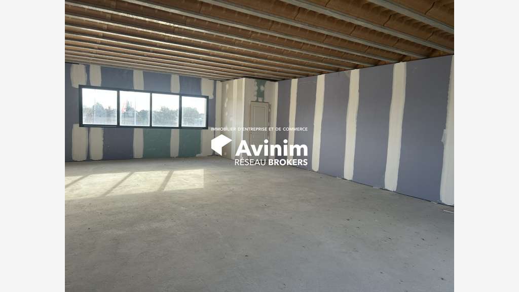 A louer 2 locaux de 75m² La Salvetat Saint Gilles
