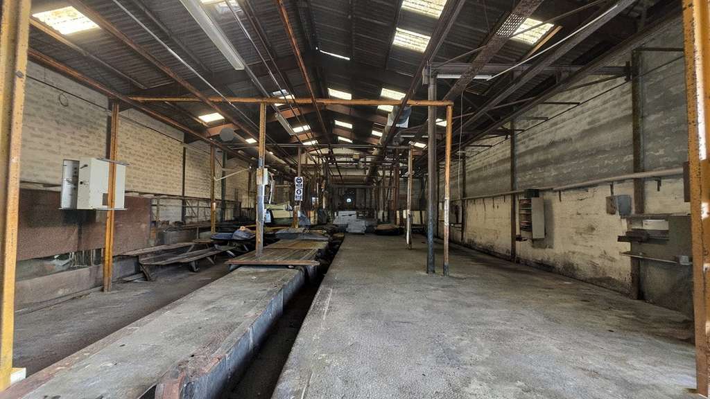 A louer entrepôt 650m² à La Seyne-sur-Mer
