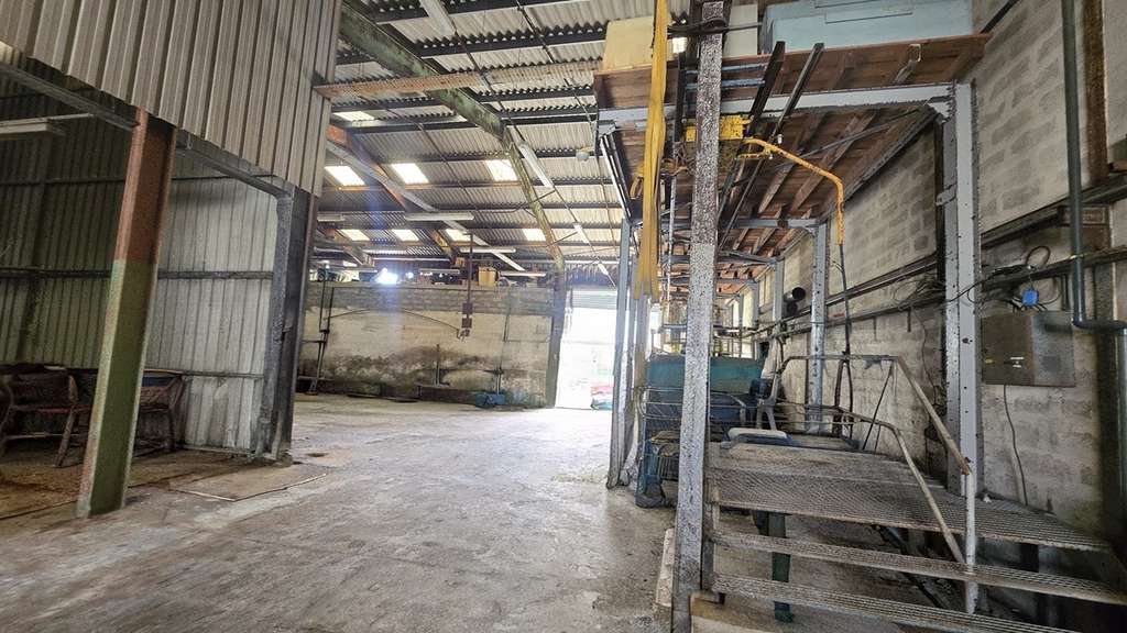 A louer entrepôt 650m² à La Seyne-sur-Mer