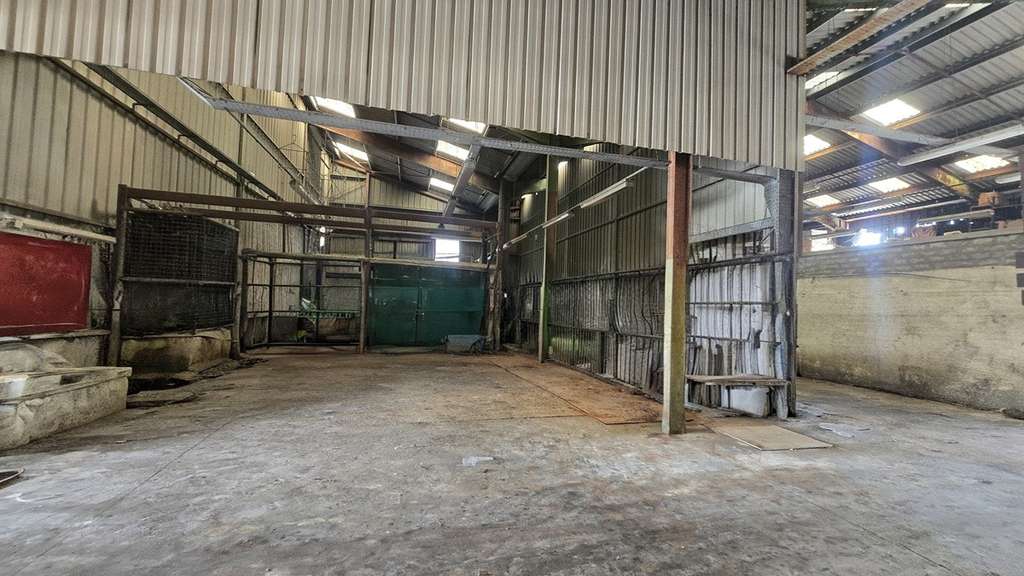A louer entrepôt 650m² à La Seyne-sur-Mer