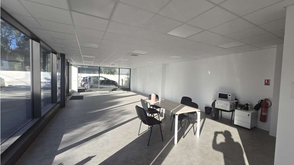 A louer bâtiment récent de 1066m² La Seyne sur Mer
