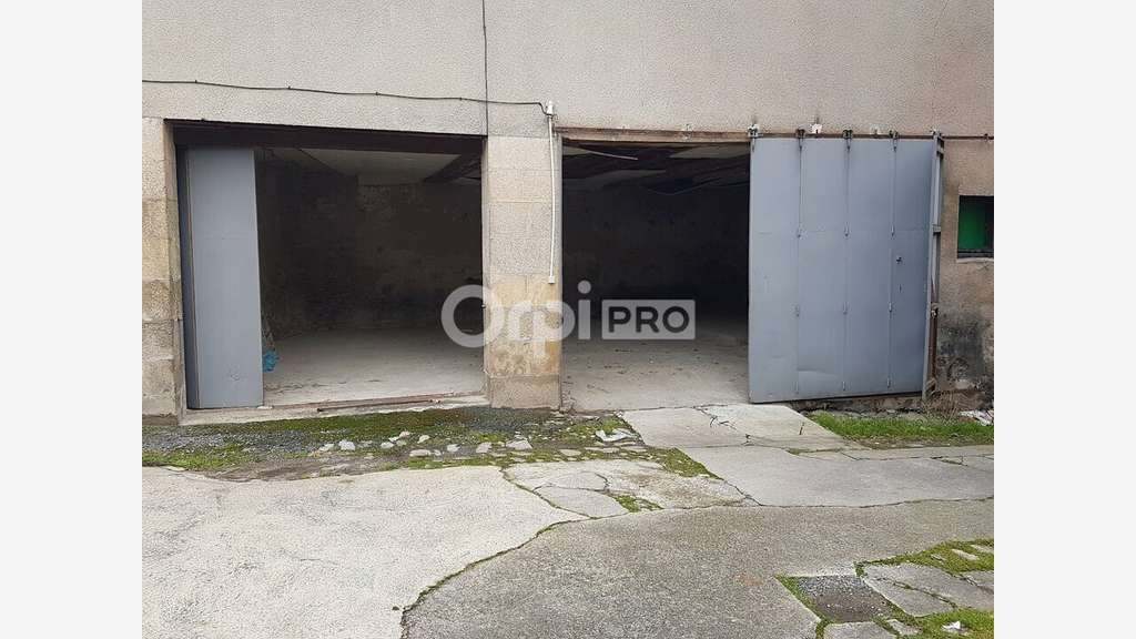 Entrepôt 140m² avec cour à louer à La Souterraine