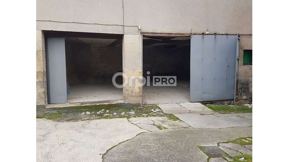 Entrepôt 140m² avec cour à louer à La Souterraine