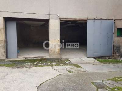 Entrepôt 140m² avec cour à louer à La Souterraine