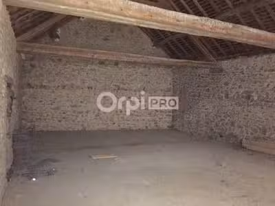 Entrepôt 140m² avec cour à louer à La Souterraine