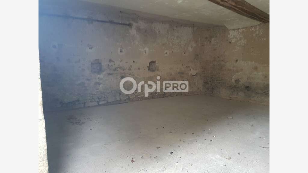 Entrepôt 140m² avec cour à louer à La Souterraine