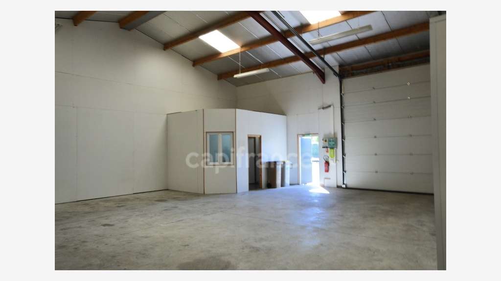 Exclu à louer local 200m² La Tessoualle ZA Montévi