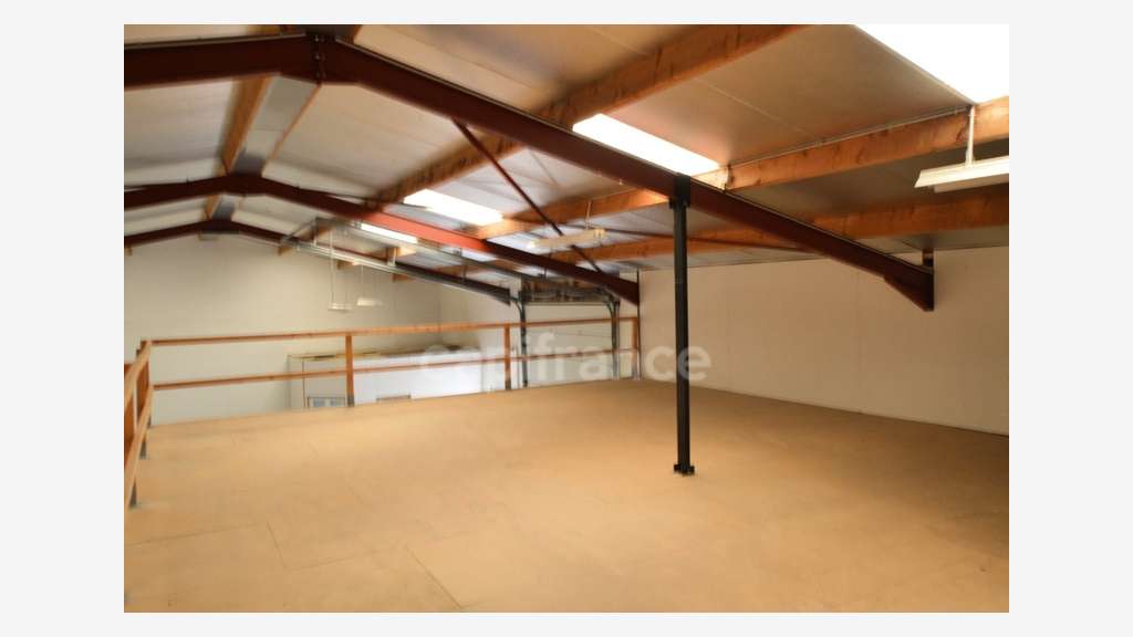 Exclu à louer local 200m² La Tessoualle ZA Montévi