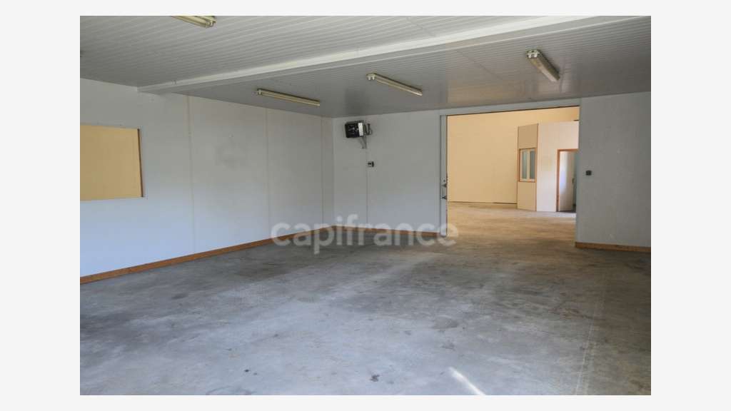 Exclu à louer local 200m² La Tessoualle ZA Montévi