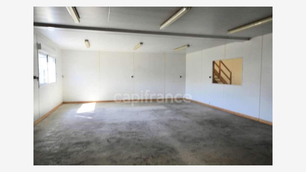 Exclu à louer local 200m² La Tessoualle ZA Montévi