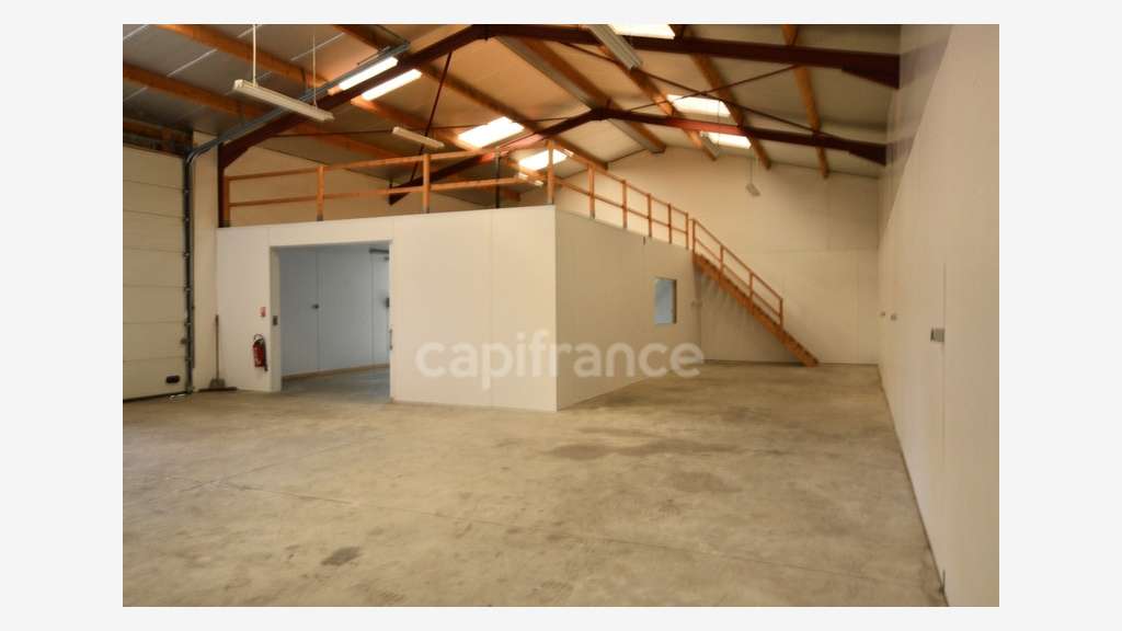 Exclu à louer local 200m² La Tessoualle ZA Montévi