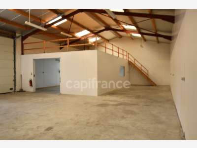 Exclu à louer local 200m² La Tessoualle ZA Montévi