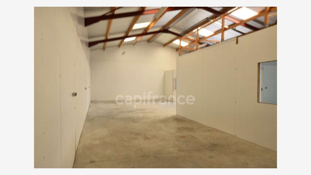 Exclu à louer local 200m² La Tessoualle ZA Montévi