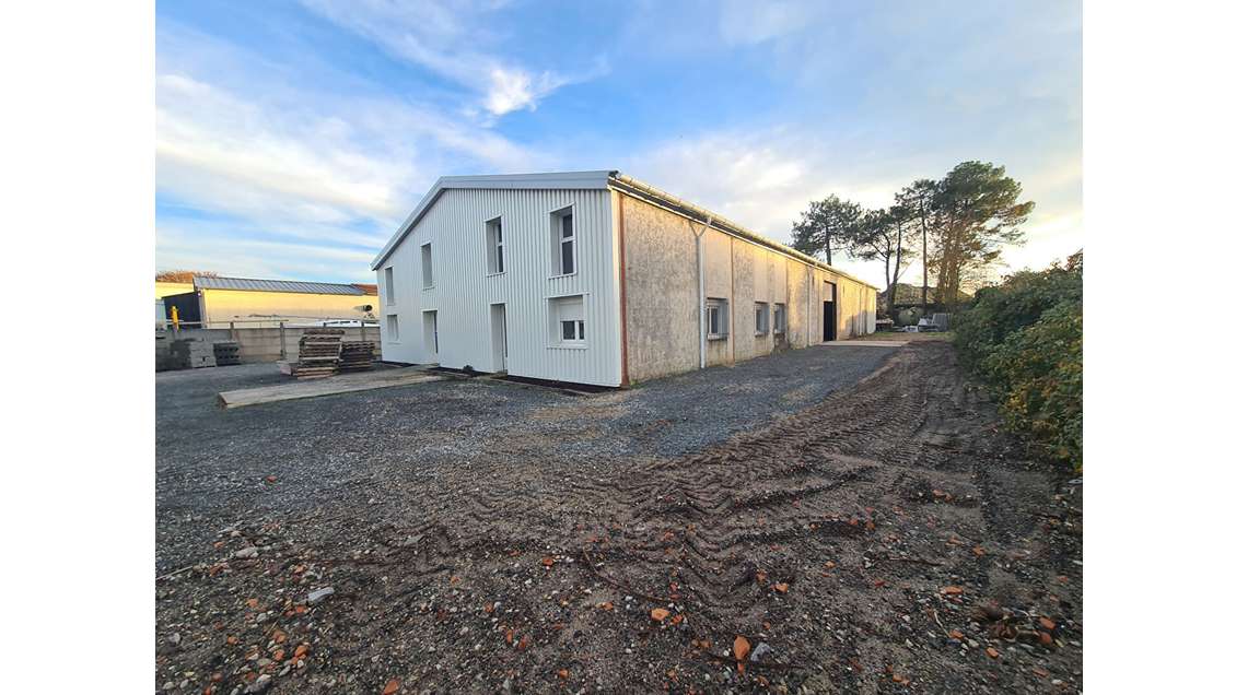 Entrepôt de 176m² à louer à la Teste de Buch