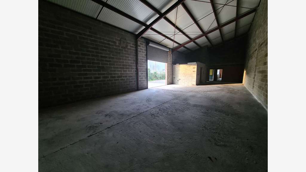 Entrepôt de 176m² à louer à la Teste de Buch