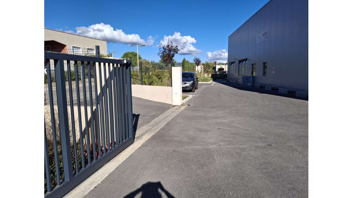 A louer plateau 185m² R+1 à La Tour-d'Aigues