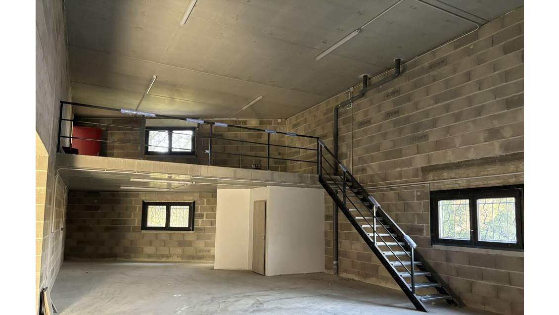 Loue local d'activités 143m² La Tour-de-Salvagny