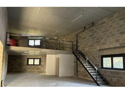 Location Locaux d'activités - Entrepôts à La Tour-de-Salvagny