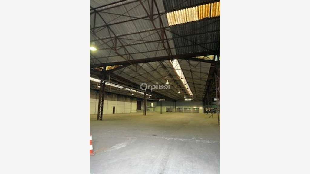 A louer entrepôt de 3200m² à Nice Est la Trinité