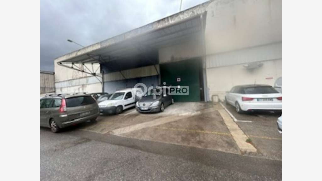 A louer entrepôt de 3200m² à Nice Est la Trinité