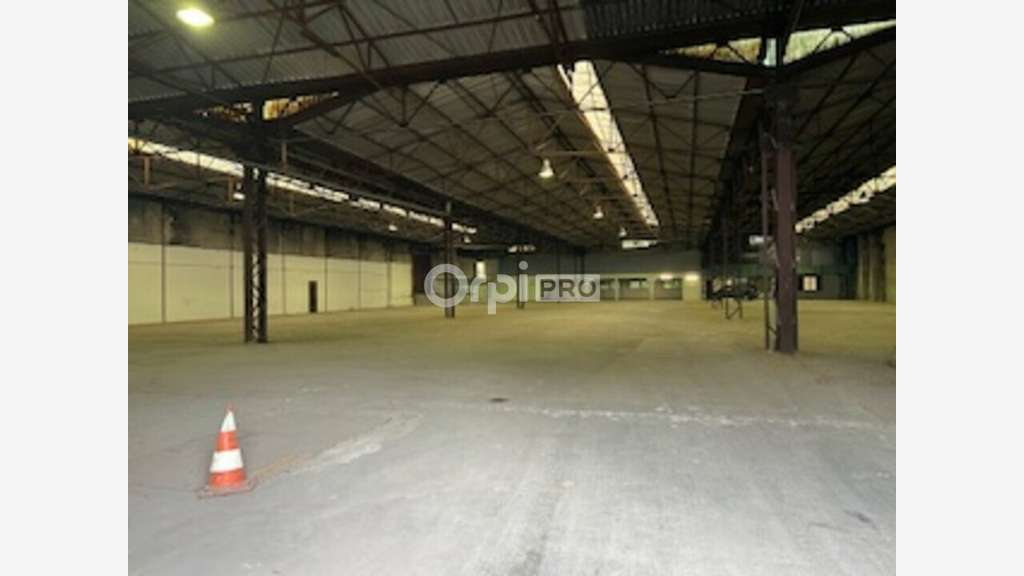 A louer entrepôt de 3200m² à Nice Est la Trinité