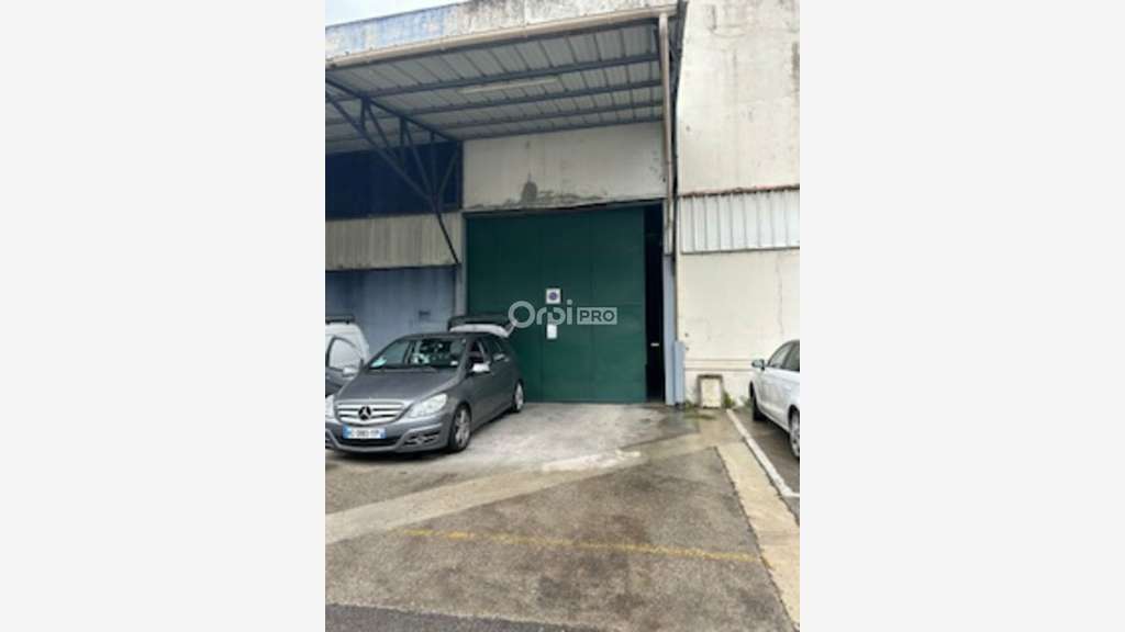 A louer entrepôt de 3200m² à Nice Est la Trinité