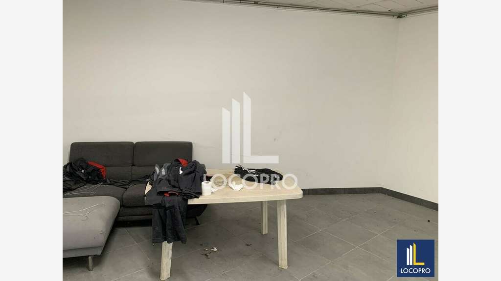 A louer local d'activités 850m² à La Turbie