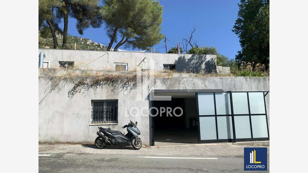 A louer local d'activités 850m² à La Turbie