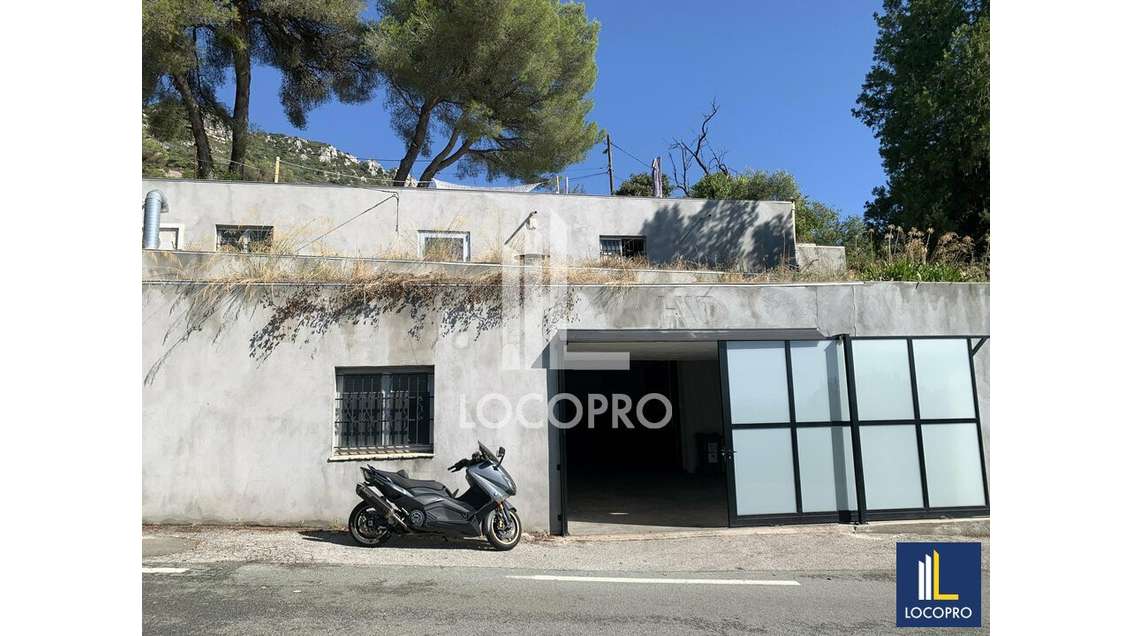 A louer local d'activités 850m² à La Turbie