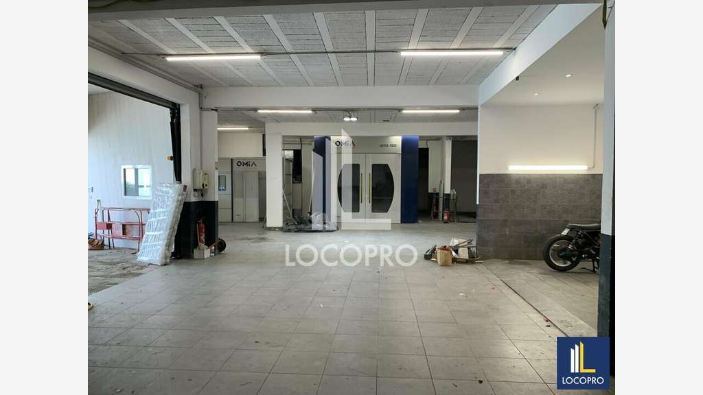 A louer local d'activités 850m² à La Turbie