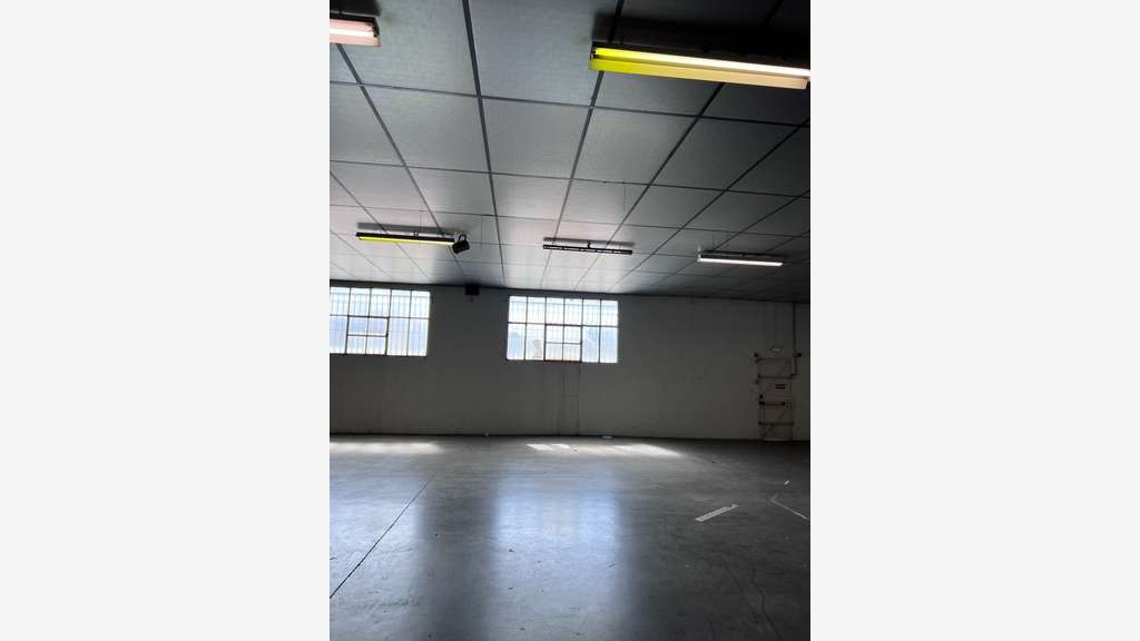 ENTREPOT 500 M²