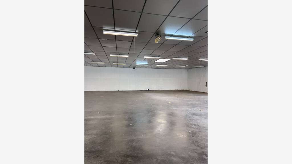 ENTREPOT 500 M²