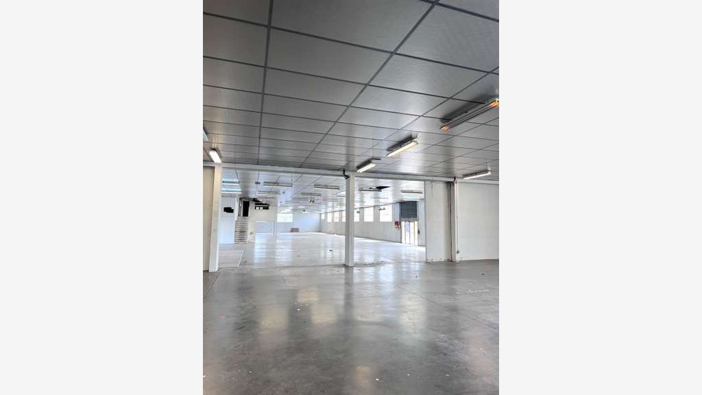 ENTREPOT 500 M²