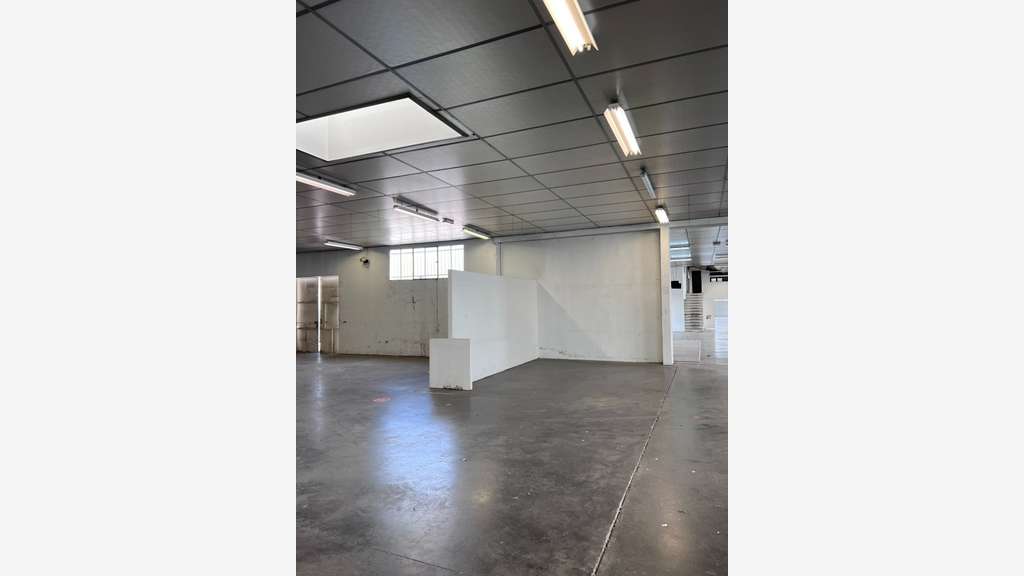 ENTREPOT 500 M²
