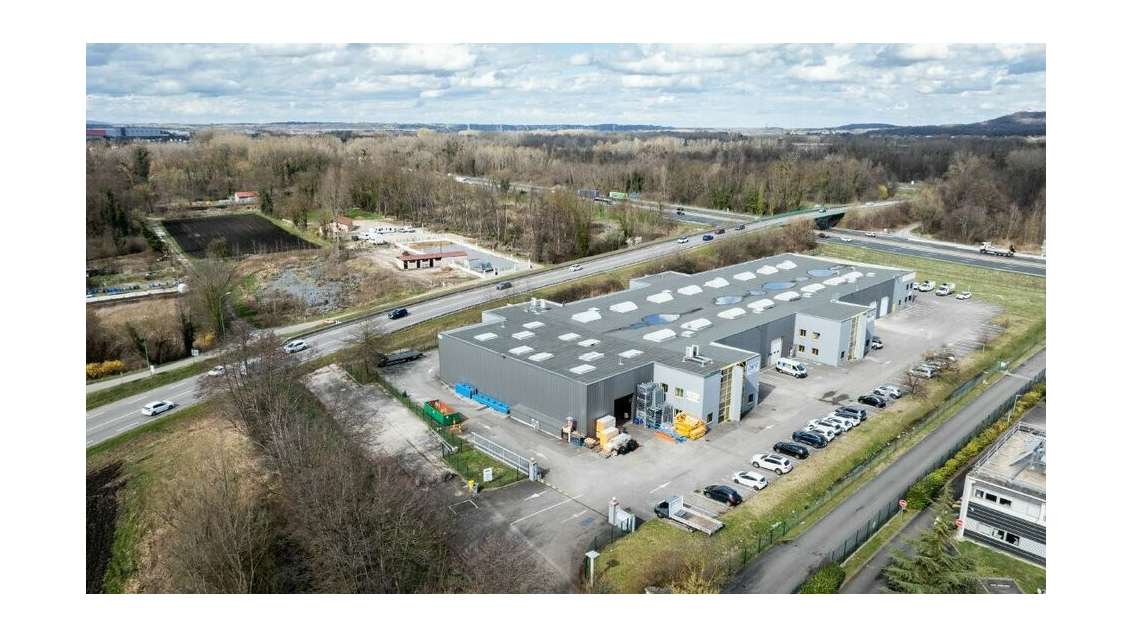 Local d'activité 415m² à louer à La Verpillière