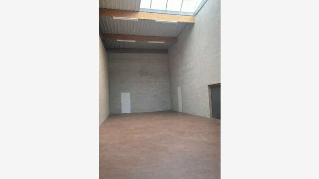 Local d'activité 194m² à louer à La Verpillière