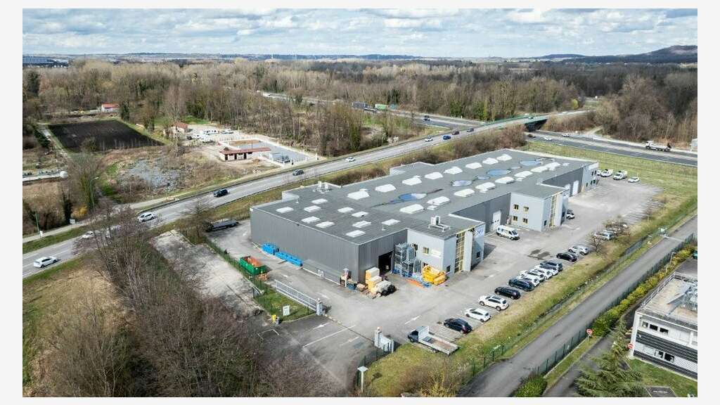 Local d'activité 194m² à louer à La Verpillière