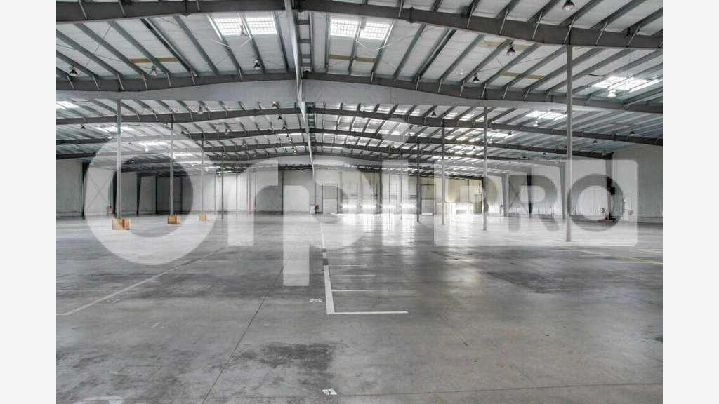 A louer entrepôt 23105m² La Veuve accès A4