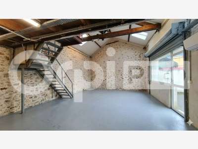Loue local indépendant de 120m² à La Ville-du-Bois