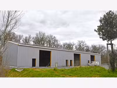 À Louer – Atelier de 200 à 300 m² à Laboutarié à p