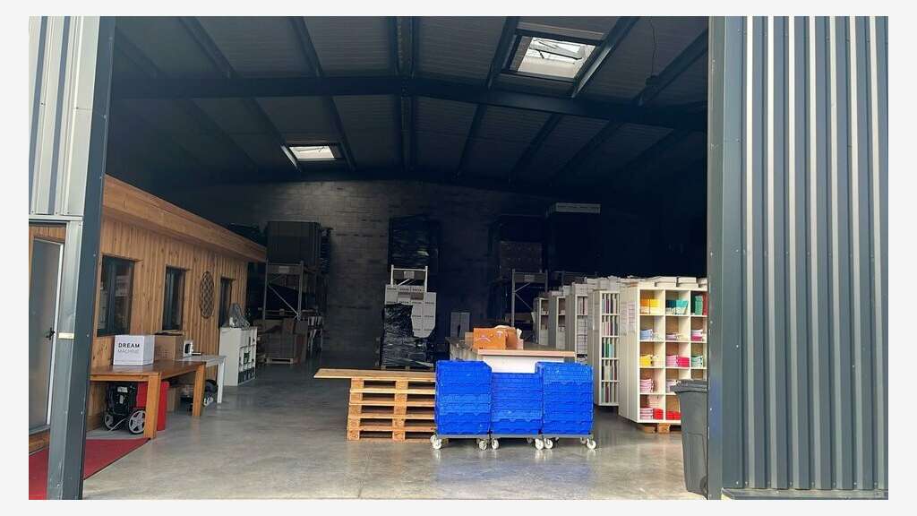 Entrepôt 366m² à louer Zone Industrielle Lacanau