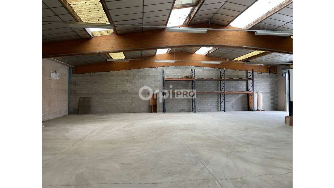 A louer local activité 450m² à Lacroix-Saint-Ouen