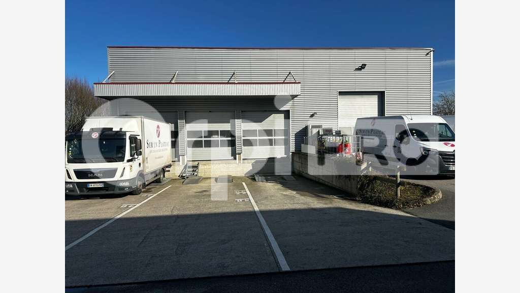 A louer local activité 1700m² au sud de Compiègne